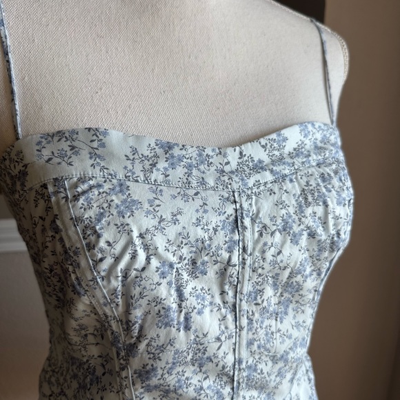 🎉2xHost Pick🎉 Florence by Mills Floral Blue and White Top - Picture 2 of 12